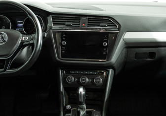 Подержанный автомобиль Volkswagen Tiguan 2020 года (14 фото)