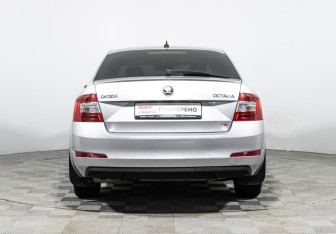 Подержанный автомобиль Skoda Octavia Liftback 2013 года (6 фото)