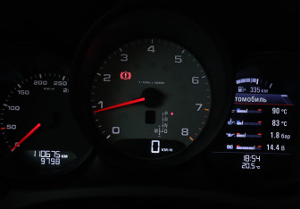 Подержанный автомобиль Porsche Macan 2014 года (20 фото)