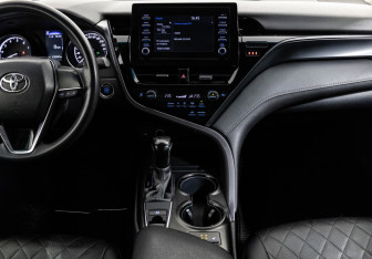 Подержанный автомобиль Toyota Camry Sedan 2021 года (13 фото)