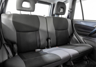 Подержанный автомобиль Toyota RAV4 2000 года (16 фото)