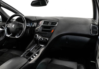 Подержанный автомобиль Citroen DS5 2012 года (9 фото)