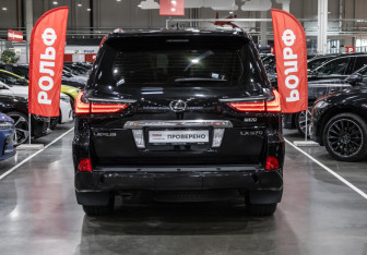 Подержанный автомобиль Lexus LX 2016 года (8 фото)