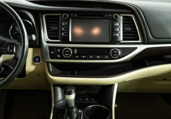 Подержанный автомобиль Toyota Highlander 2014 года (14 фото)