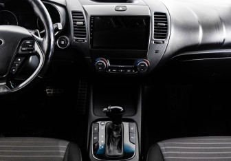 Подержанный автомобиль Kia Cerato Sedan 2017 года (13 фото)