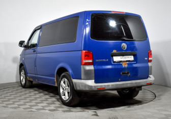Подержанный автомобиль Volkswagen Caravelle 2011 года (7 фото)