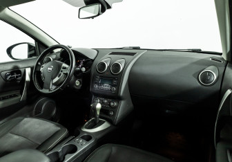 Подержанный автомобиль Nissan Qashqai 2012 года (9 фото)