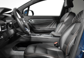 Подержанный автомобиль Geely Okavango 2023 года (11 фото)