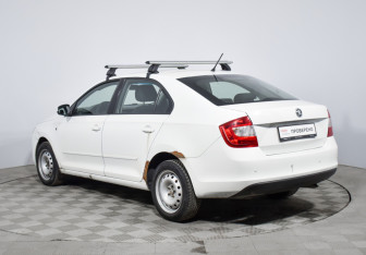 Подержанный автомобиль Skoda Rapid Liftback 2014 года (7 фото)