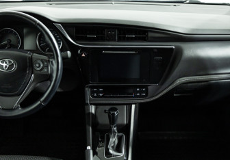 Подержанный автомобиль Toyota Corolla Sedan 2018 года (14 фото)