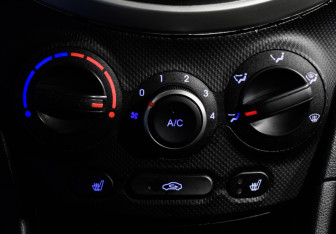 Подержанный автомобиль Hyundai Solaris Hatchback 2015 года (14 фото)