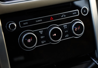 Подержанный автомобиль Land Rover Range Rover 2016 года (19 фото)