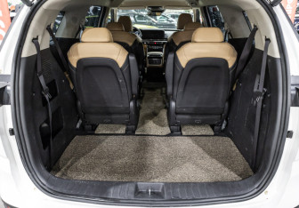 Подержанный автомобиль Kia Carnival 2020 года (32 фото)