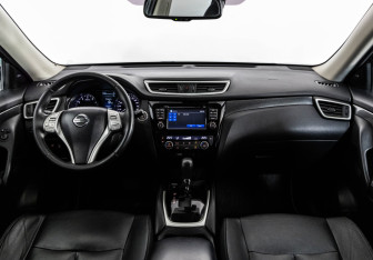 Подержанный автомобиль Nissan X-Trail 2016 года (10 фото)