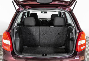 Подержанный автомобиль Skoda Fabia Hatchback 2009 года (16 фото)