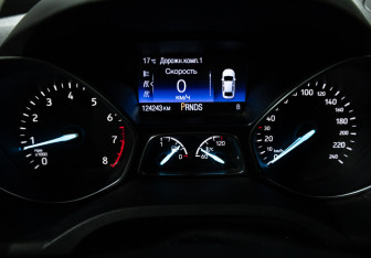 Подержанный автомобиль Ford Kuga 2017 года (12 фото)