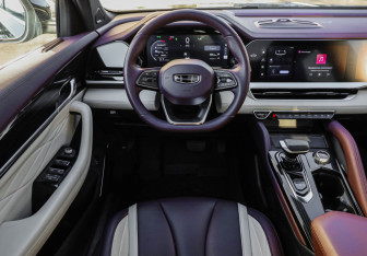 Подержанный автомобиль Geely Monjaro 2022 года (13 фото)