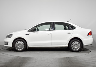 Подержанный автомобиль Volkswagen Polo Sedan 2017 года (8 фото)