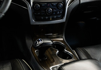 Подержанный автомобиль Jeep Grand Cherokee 2013 года (14 фото)