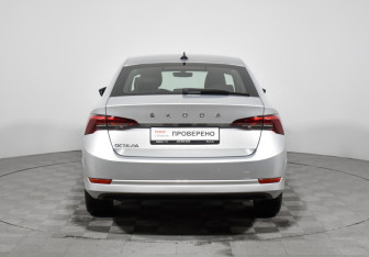 Подержанный автомобиль Skoda Octavia Liftback 2021 года (6 фото)