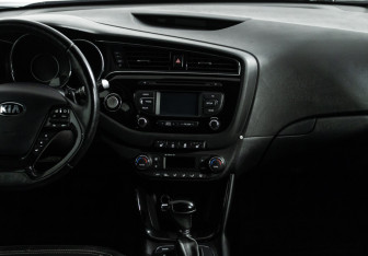 Подержанный автомобиль Kia Ceed Wagon 2015 года (14 фото)