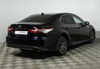 Подержанный автомобиль Toyota Camry Sedan 2021 года (5 фото)