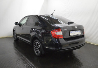 Подержанный автомобиль Skoda Rapid Liftback 2016 года (7 фото)