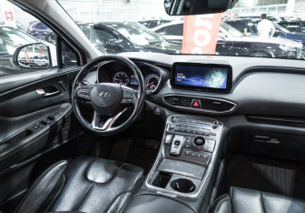 Подержанный автомобиль Hyundai Santa Fe 2020 года (14 фото)