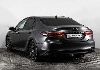 Подержанный автомобиль Toyota Camry Sedan 2020 года (9 фото)