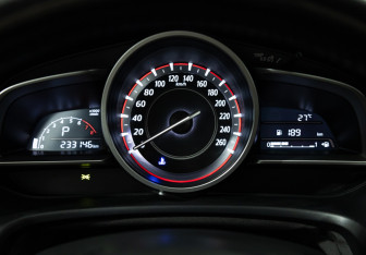 Подержанный автомобиль Mazda 3 Sedan 2014 года (12 фото)