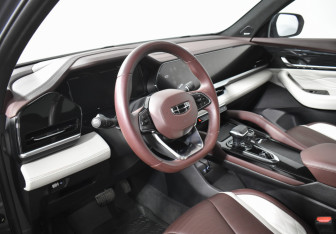 Подержанный автомобиль Geely Monjaro 2022 года (9 фото)