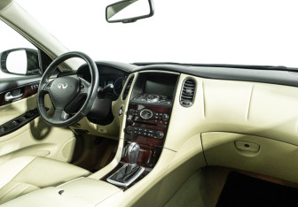 Подержанный автомобиль Infiniti QX50 2016 года (9 фото)