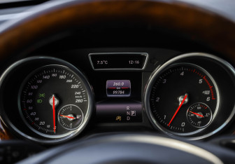 Подержанный автомобиль Mercedes-Benz GLE 2015 года (12 фото)