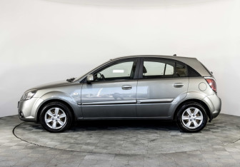 Подержанный автомобиль Kia Rio Hatchback 2010 года (8 фото)