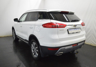 Подержанный автомобиль Geely Atlas 2021 года (7 фото)