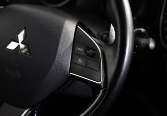 Подержанный автомобиль Mitsubishi Outlander 2015 года (11 фото)