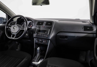 Подержанный автомобиль Volkswagen Polo Sedan 2016 года (9 фото)