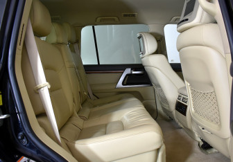 Подержанный автомобиль Toyota Land Cruiser Suv 2015 года (46 фото)