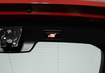 Подержанный автомобиль BMW X6 M 2011 года (28 фото)