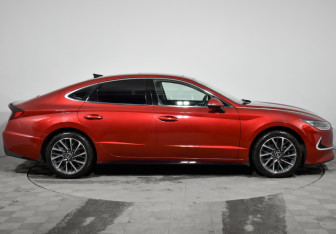 Подержанный автомобиль Hyundai Sonata 2020 года (4 фото)