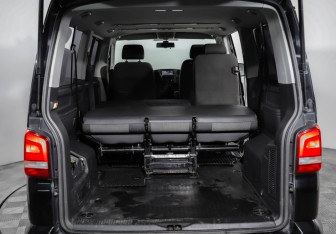 Подержанный автомобиль Volkswagen Caravelle 2013 года (30 фото)