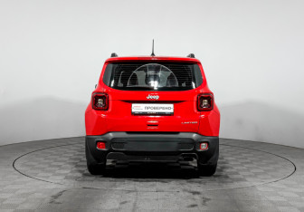 Подержанный автомобиль Jeep Renegade 2019 года (6 фото)