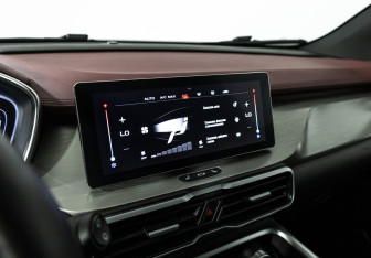 Подержанный автомобиль Geely Coolray 2023 года (16 фото)