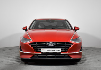 Подержанный автомобиль Hyundai Sonata 2020 года (2 фото)