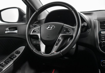 Подержанный автомобиль Hyundai Solaris Sedan 2014 года (15 фото)