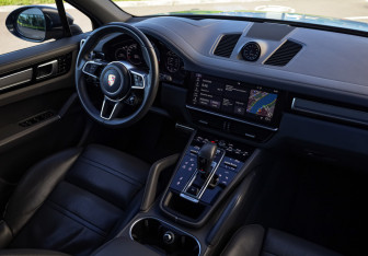 Подержанный автомобиль Porsche Cayenne 2018 года (12 фото)