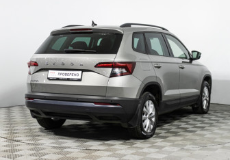 Подержанный автомобиль Skoda Karoq 2020 года (5 фото)