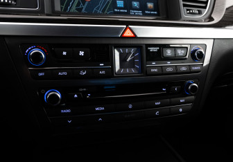 Подержанный автомобиль Hyundai Genesis 2015 года (21 фото)