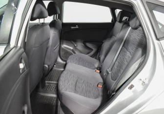 Подержанный автомобиль Hyundai Solaris Hatchback 2015 года (11 фото)