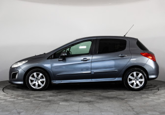 Подержанный автомобиль Peugeot 308 Hatchback 2011 года (8 фото)